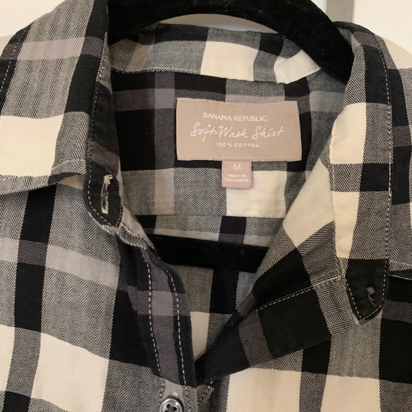 Two Banana republic button down shirts - Picture 5 of 7